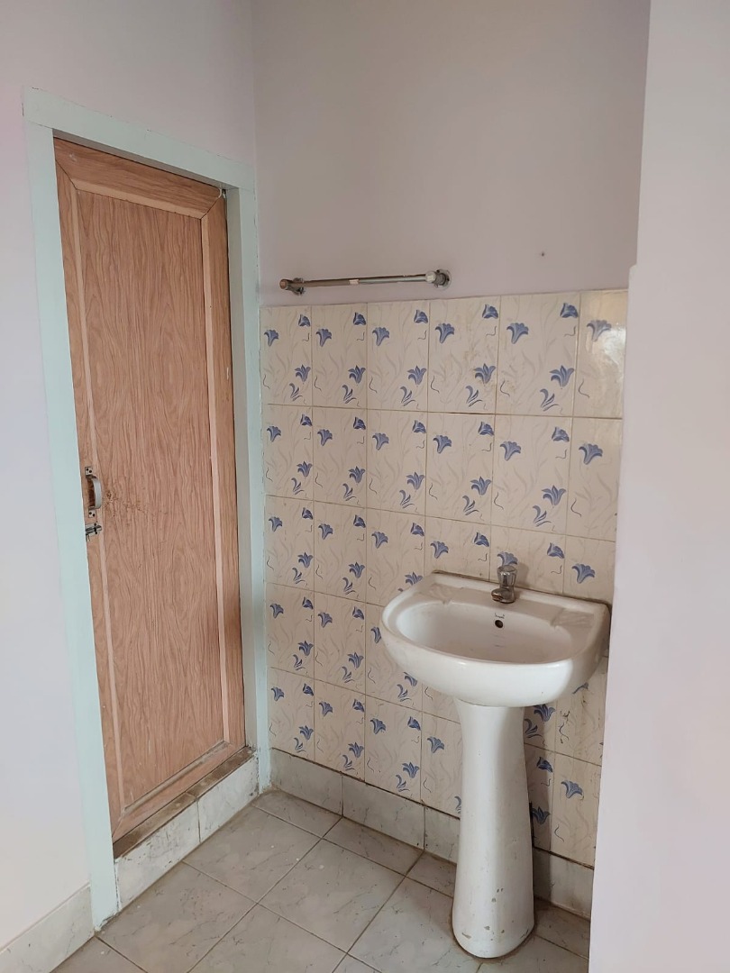 Unfurnished 3bhk in Gandhi Basti, Sarania Hills, Guwahati, Assam, India for Rent